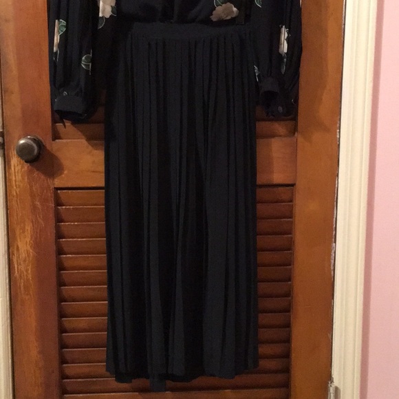 Silk Pleated Skirt - Picture 2 of 5